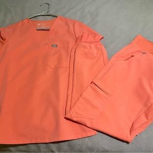 Figs Scrub set in Hot Coral